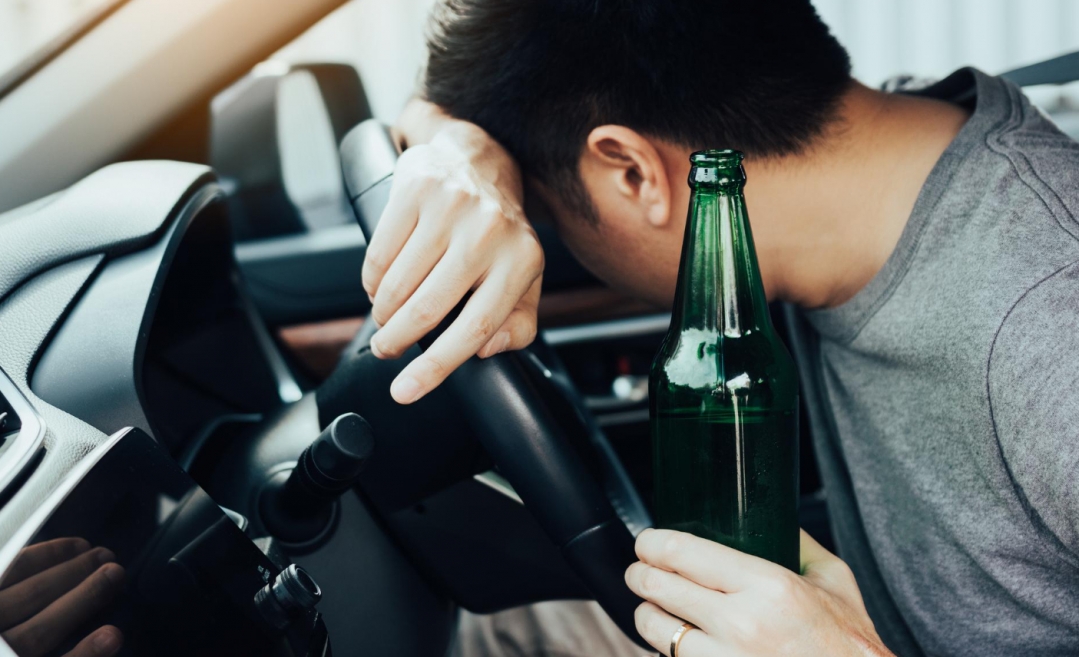 Pijany kierowca na ulicy Słonecznej w Starej Iwicznej: jego nieodpowiedzialność przekroczyła wszelkie granice