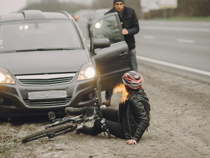 Kolizja w Głoskowie – dzięki szybkiej reakcji kierowców nie doszło do tragedii