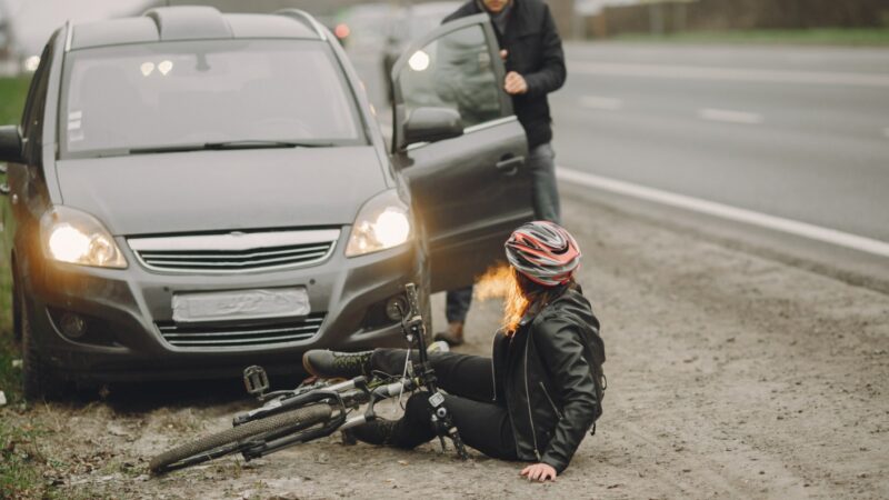 Kolizja w Głoskowie – dzięki szybkiej reakcji kierowców nie doszło do tragedii