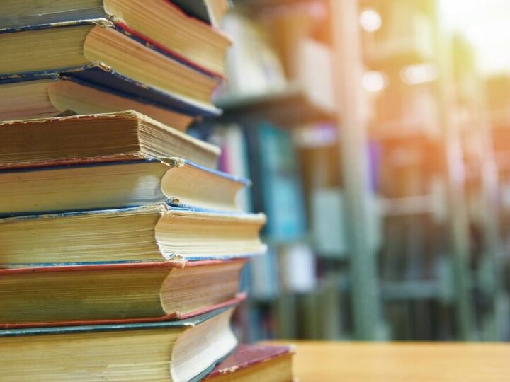 Odkryj historię kolejki wąskotorowej w bibliotece – wyjątkowa makieta czeka na Ciebie!