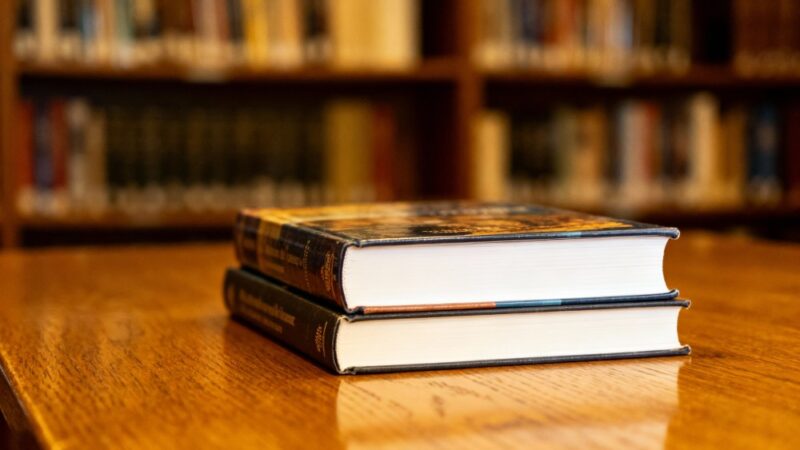Pracownicy biblioteki uhonorowani prestiżowym dyplomem na Festiwalu Pięknej Książki w Piasecznie