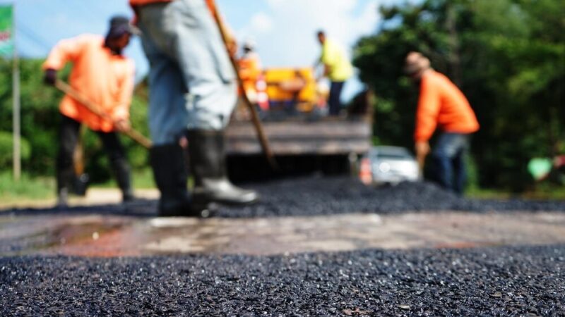 Przebudowa ulicy Długiej: Nowa droga łączy Górę Kalwarię z Moczydłowem