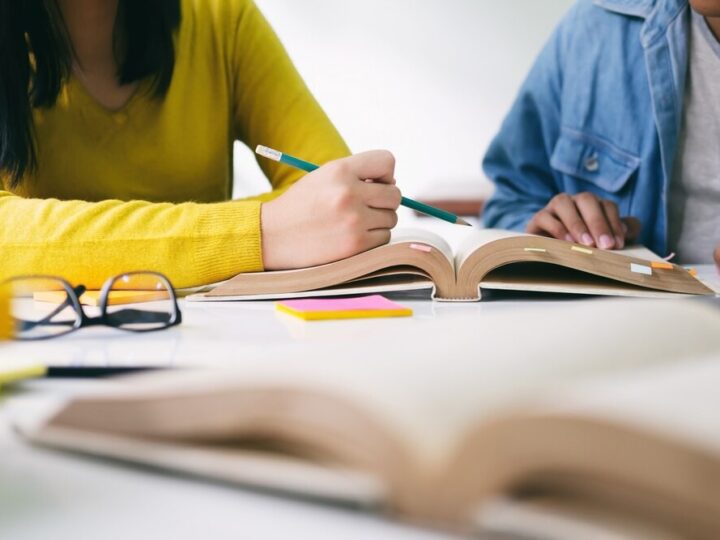 Zanurz się w świat kolorowych eksperymentów z dzieckiem!