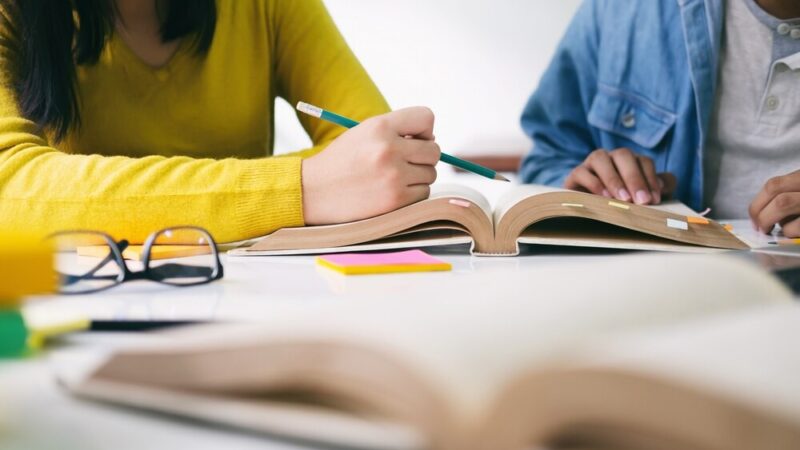 Zanurz się w świat kolorowych eksperymentów z dzieckiem!