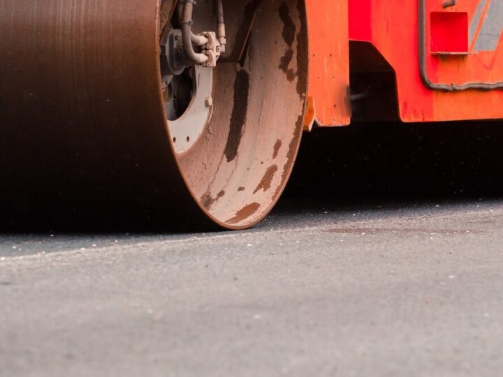 Remonty dróg bitumicznych w Gminie Tarczyn – jesień 2025