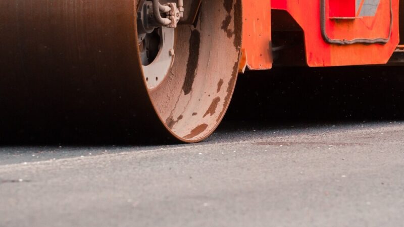 Remonty dróg bitumicznych w Gminie Tarczyn – jesień 2025