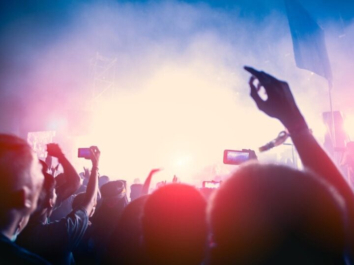 Słowo i muzyka: emocjonalna podróż przez poezję