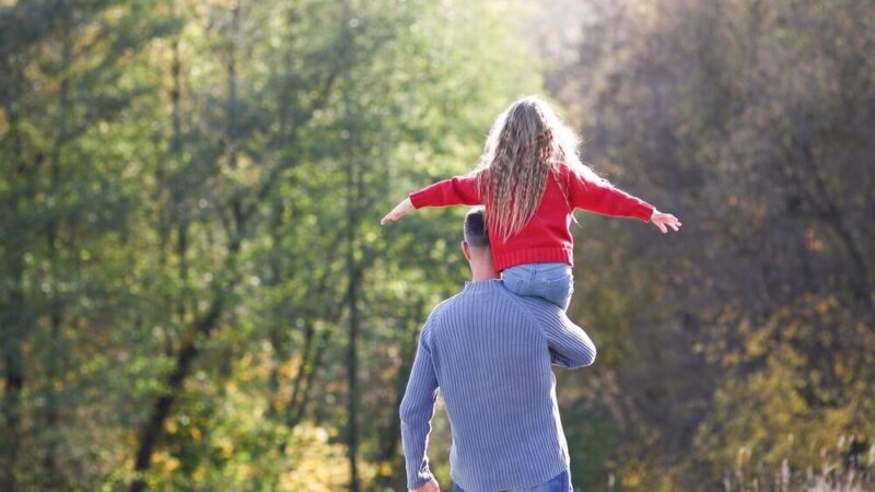 Sąsiedzi uratowali starszą panią i jej szczenięta dzięki czujności