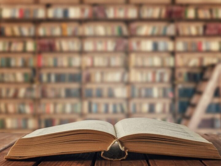 Czwartkowy Klub Książki: Moralne Dylematy w Literaturze