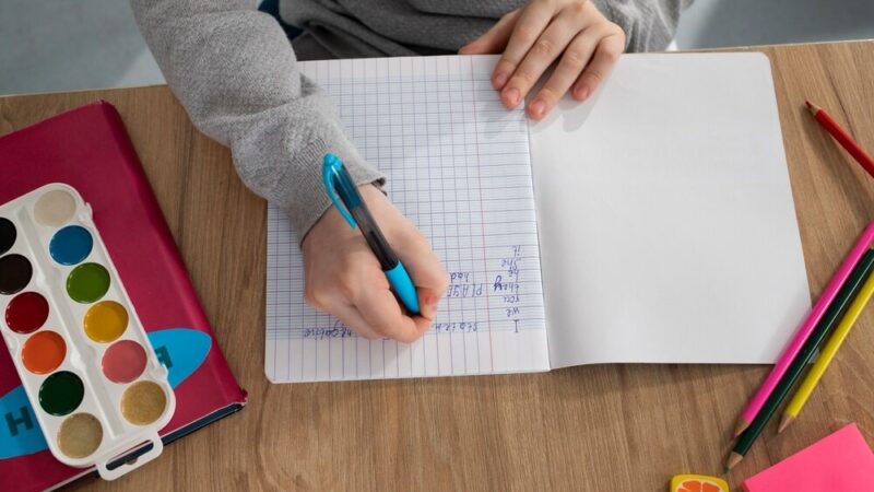 Seniorki z Piaseczna odkrywają tajniki sztucznej inteligencji w kursie komputerowym