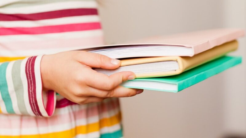 Seniorzy z Piaseczna kończą kurs komputerowy z sukcesem