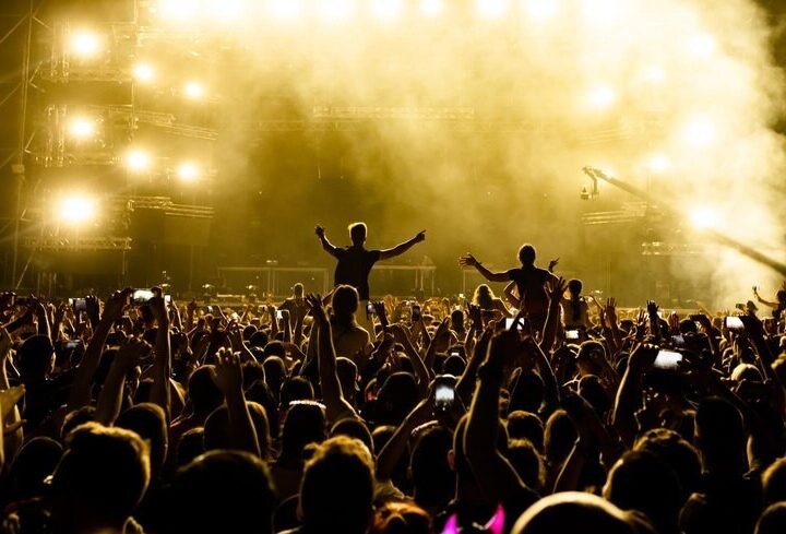 Kabaretowa noc „Świeżo Malowane” w Zalesiu Górnym