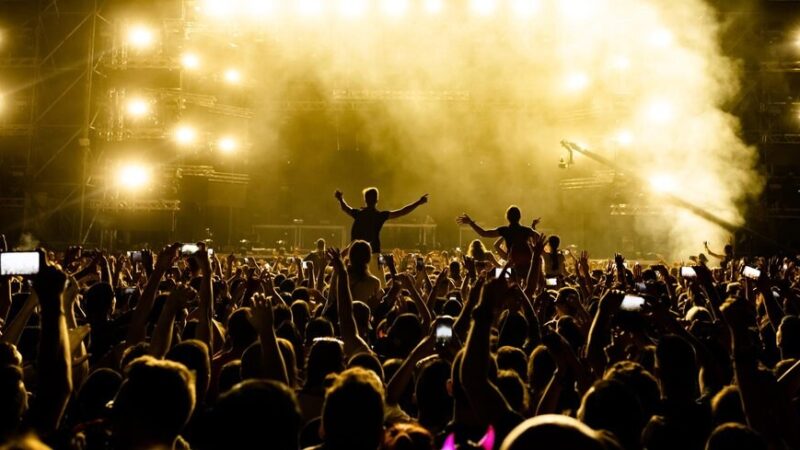 Kabaretowa noc „Świeżo Malowane” w Zalesiu Górnym