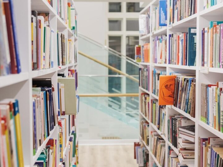 Zbieraj 100 naklejek i odkryj tajemnice biblioteki w nowej akcji!