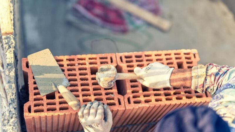 Rewitalizacja mieszkań przy ul. Ceramicznej 2 w Gołkowie – nowe łazienki i ogrzewanie