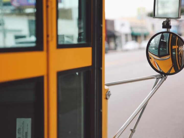 Nowe wiaty przystankowe przy ulicy Kusocińskiego w Piasecznie