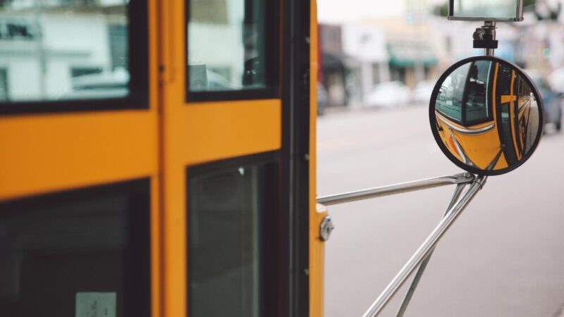 Nowe wiaty przystankowe przy ulicy Kusocińskiego w Piasecznie