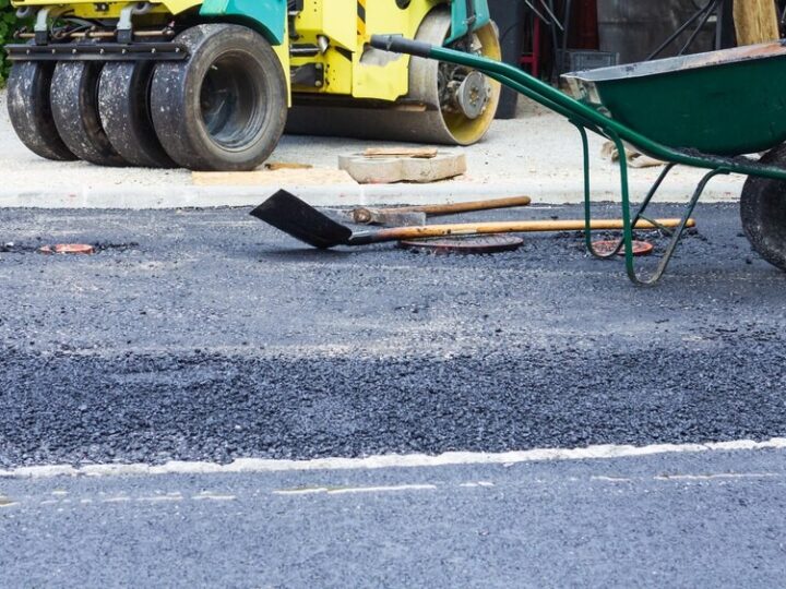 Rewolucja w naprawach dróg: gmina zyskuje recykler asfaltu