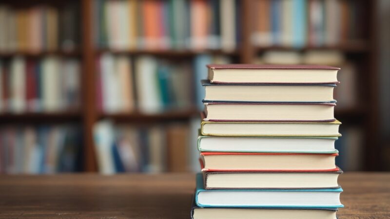 Robi King w Piasecznie: poznaj tajemnice jego debiutu literackiego!