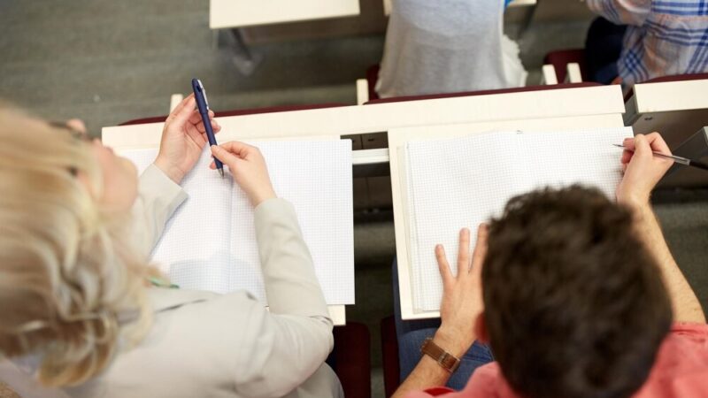 Sędzia Wesołowska ostrzega młodzież w Konstancinie-Jeziornej przed współczesnymi zagrożeniami