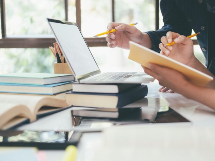 Młodzież z ZSTarczyn zgłębia tajniki samorządu w Urzędzie Gminy Tarczyn