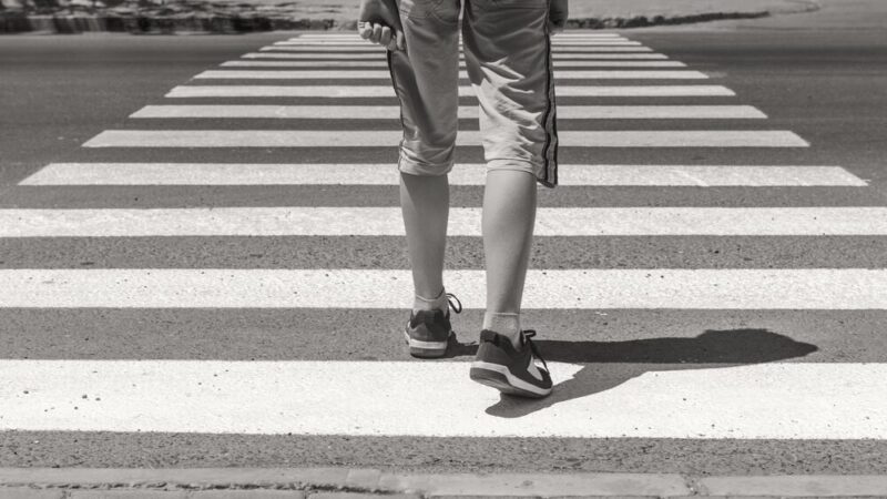 Tymczasowe przejście dla pieszych na skrzyżowaniu ul. Kościuszki i Nadarzyńskiej w Piasecznie