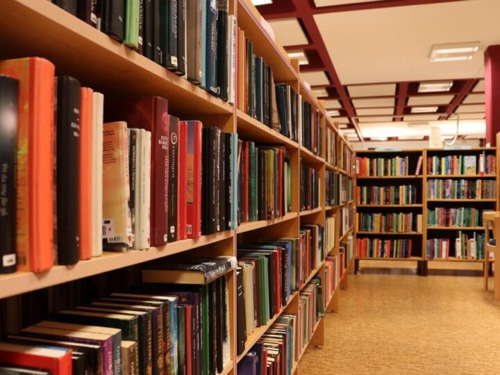 Elżbieta Cherezińska w Piasecznie: sekrety powieści historycznych na żywo