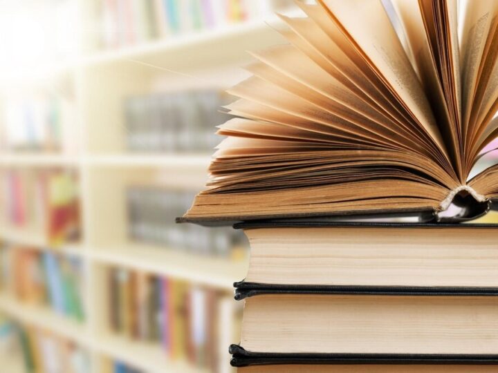 Z pomysłu do wernisażu: kulisy wystawy w bibliotece