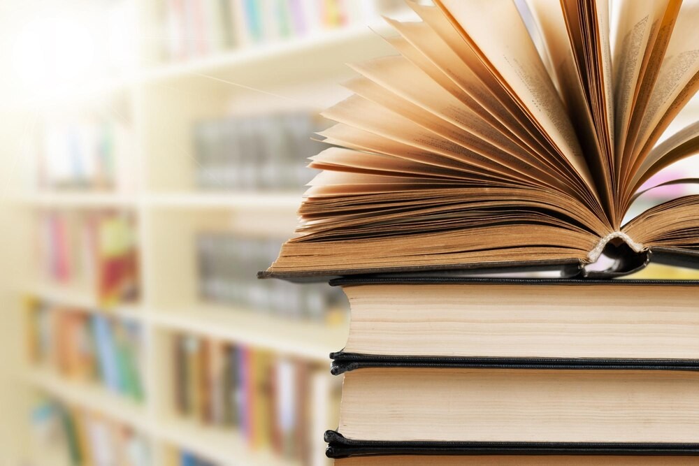 Z pomysłu do wernisażu: kulisy wystawy w bibliotece