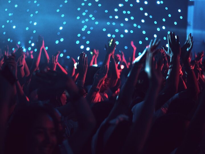 CISZA NA PARKIECIE: SILENT DISCO W PIASECZNIE