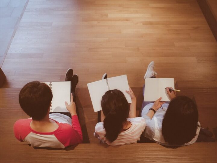 Seniorzy z Piaseczna kończą kurs komputerowy w Multicentrum