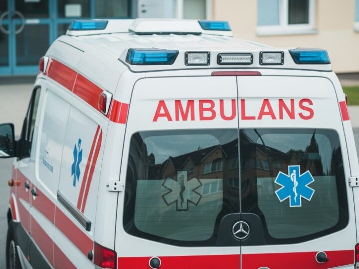 Kąty z nowym defibrylatorem AED: Mieszkańcy inwestują w bezpieczeństwo życia