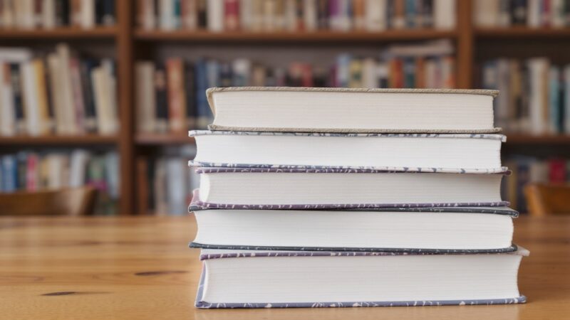 Nie ma” Mariusza Szczygła: Reportaże o nieobecności, stracie i pamięci w ludzkich historiach