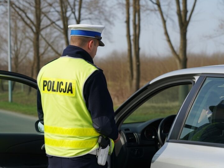 Pijany kierowca Citroena próbował przekupić policjantów kwotą 8 tysięcy złotych