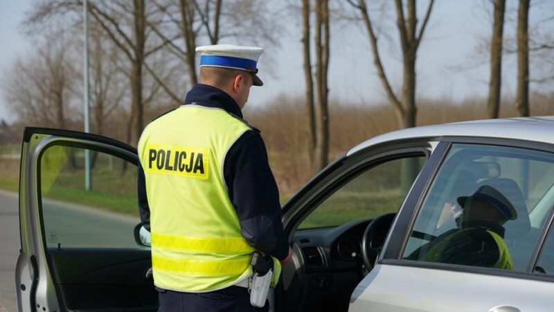 Pijany kierowca Citroena próbował przekupić policjantów kwotą 8 tysięcy złotych
