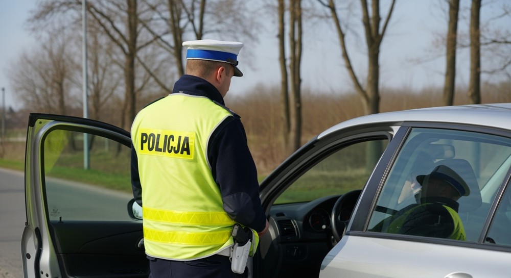 Pijany kierowca Citroena próbował przekupić policjantów kwotą 8 tysięcy złotych